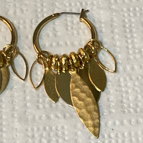 Museum Collection Sensitive Ears Gold-tone Hypo-allergenic hoop dangle Earrings - Picture 3 of 9